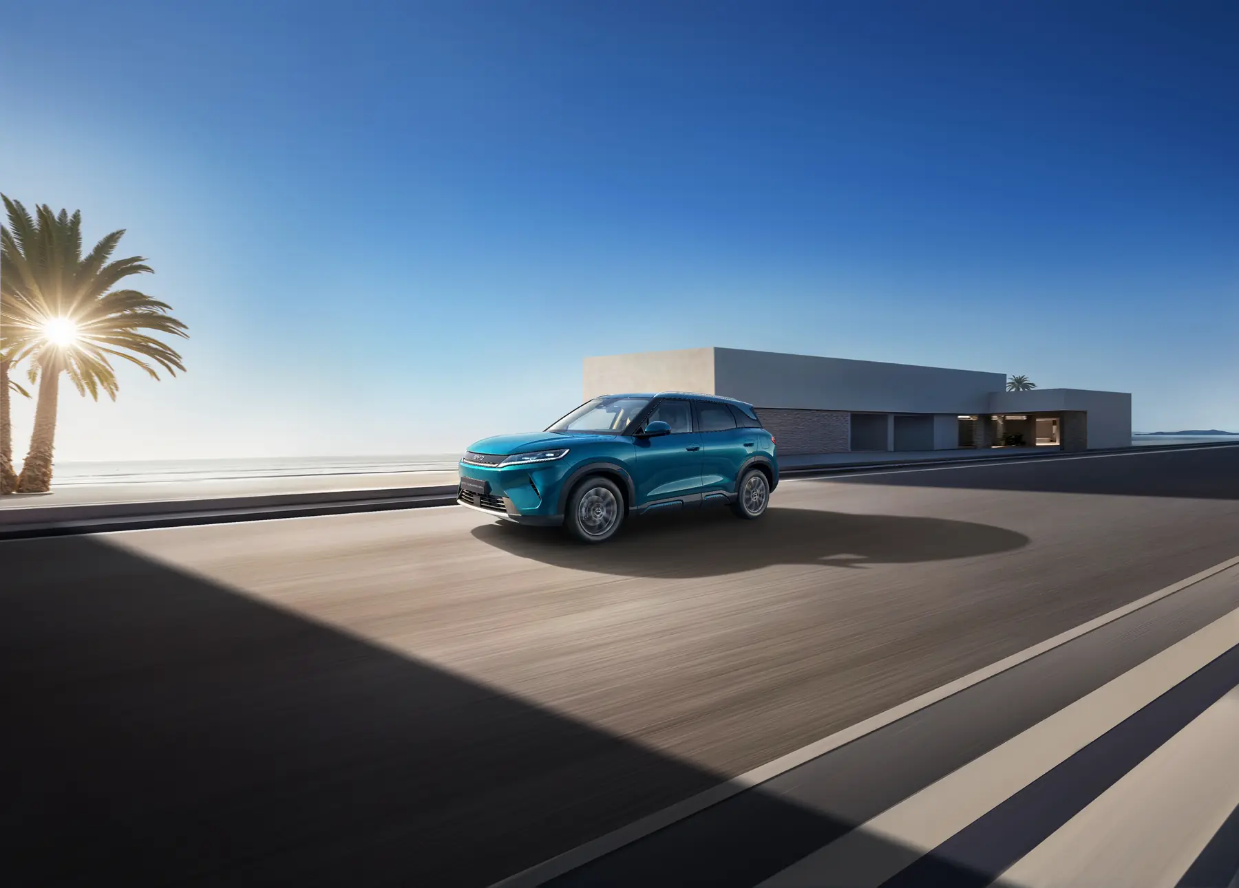 BYD Yuan Pro azul con una palmera al fondo